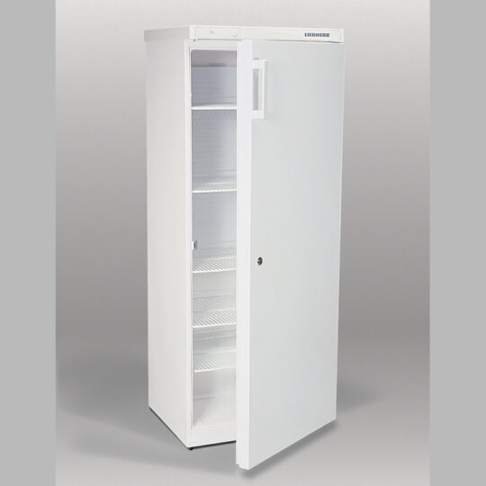 Flaschenkühlschrank 352 Liter, Umluft, abschließbar, vier Einlegegitter, weiß